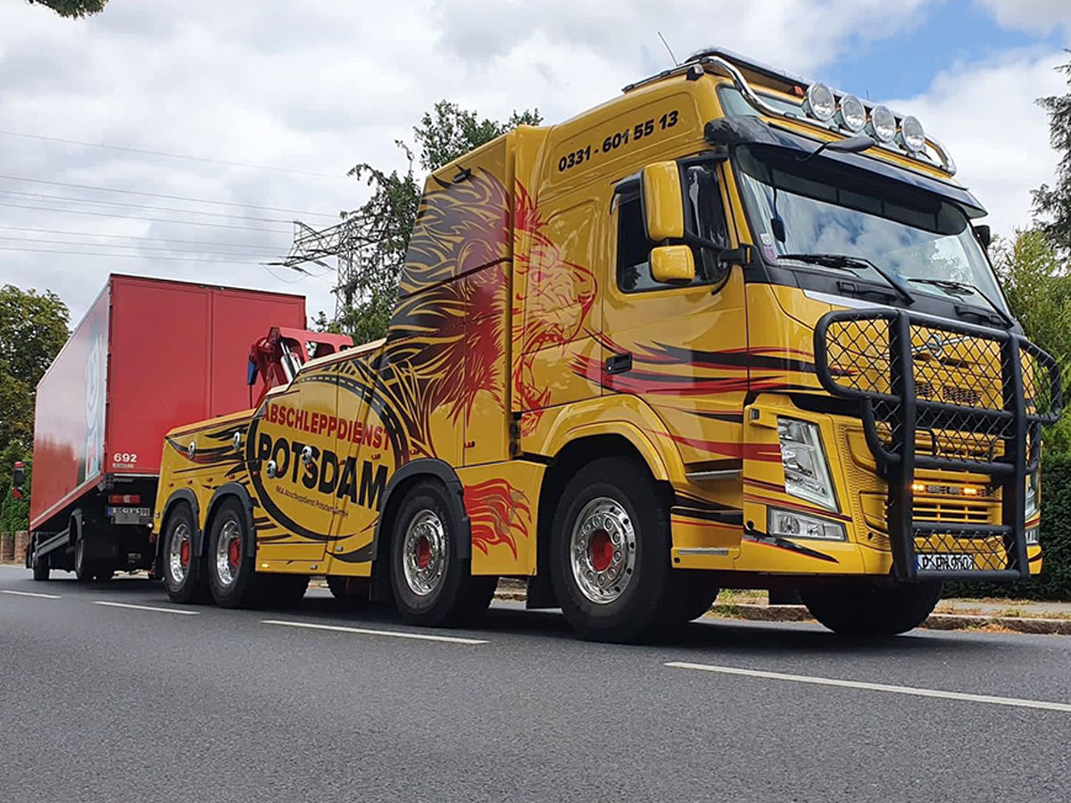 holowanie ciężarówki RKA Potsdam – pojazd ciężarowy w akcji